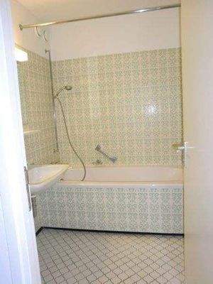 Bad mit Wc und Duschwanne