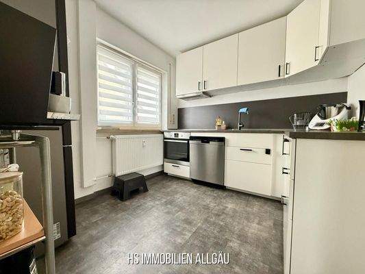 Küche mit angrenzender Abstellkammer
