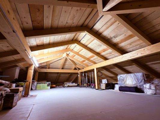 ... ins Dachgeschoss