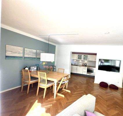 Esszimmer mit Küchenzugang