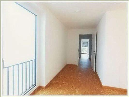 1.OG_Zimmer 3 mit bodentiefer Fensterfront