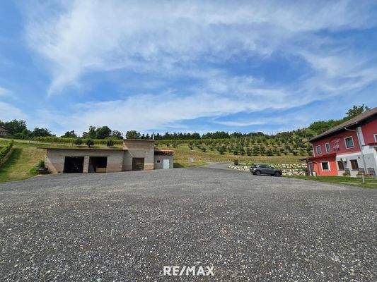 Sicht auf das Nebengebäude