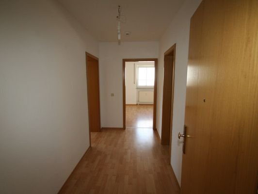 Flur in Richtung Wohnung.JPG