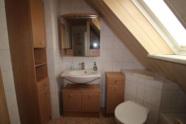 Badezimmer mit Fenster,