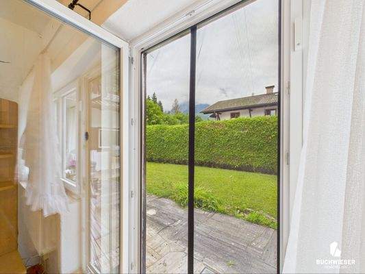 Blick durch die Terrassentür