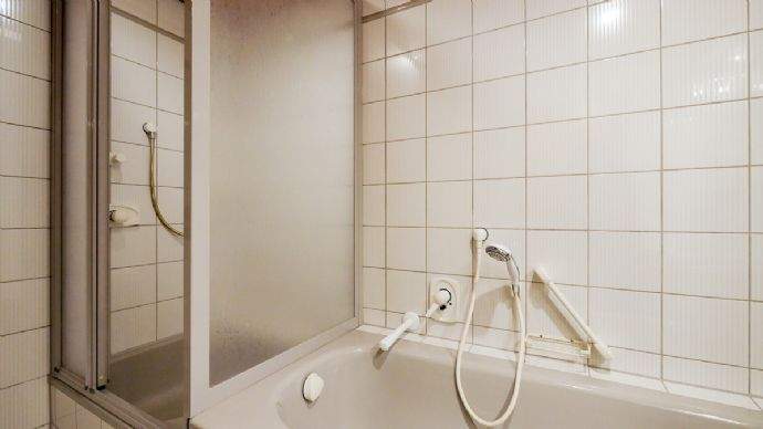 141 Bad Badewanne, Dusche (1 von 1)