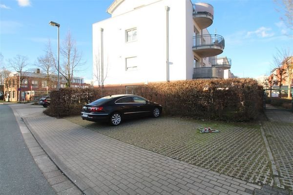 Parkplätze Straßenseite
