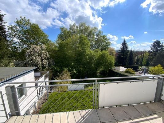 Blick vom Balkon ins Grüne