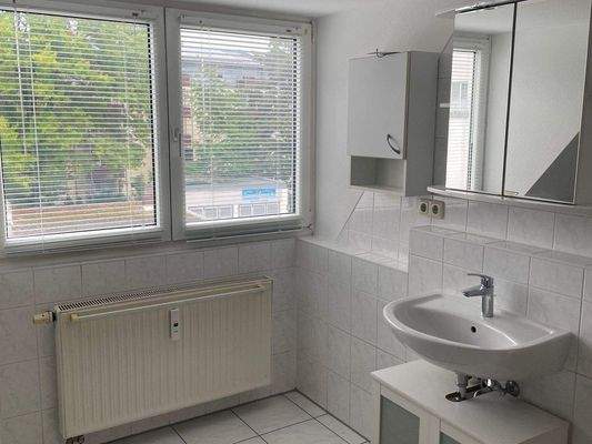 Tageslichtbad mit Wanne