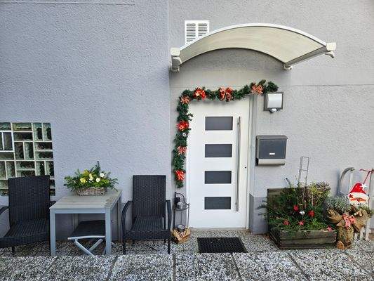 separater Eingang EG