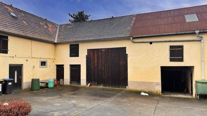 Nebengelass und Scheune