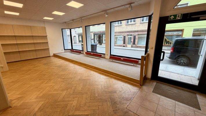 Ladengeschäft im Erdgeschoss