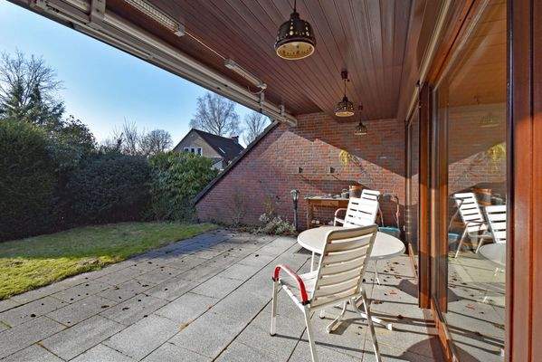 mit Austritt auf die Terrasse