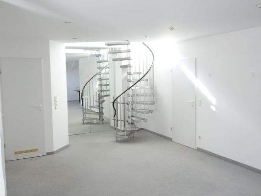 Wendeltreppe zum Schlafbereich.JPG