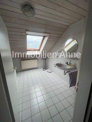 Bad im Dachgeschoss