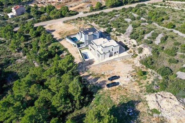 Exklusive Neubauvilla in ruhiger Küstennähe