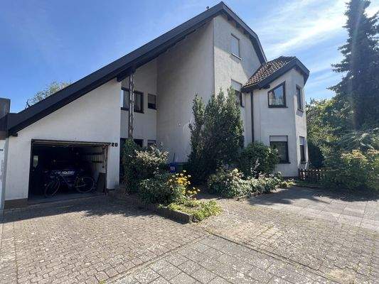 1 Hauseingang und Garage