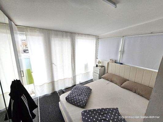 Schlafzimmer mit Zugang Dachterasse