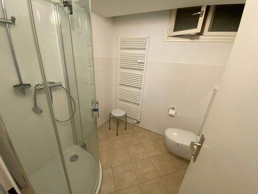 Haus-Fernwald-Badezimmer UG.JPG