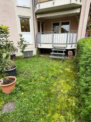 Ihr Blick zur Gartenfläche und zum Balkon