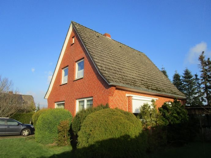 Ferienort Wanna bei Nordseebad Otterndorf  Ein - Zweifamilienhaus mit Garage sowie Terrasse & schönen Garten.