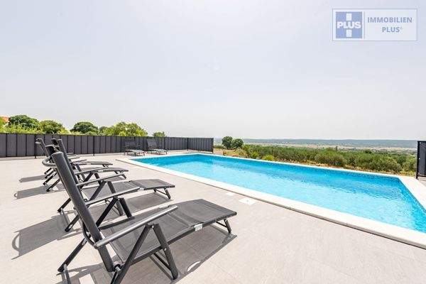 tinj-luksuzna-villa-s-velikom-okucnicom_31