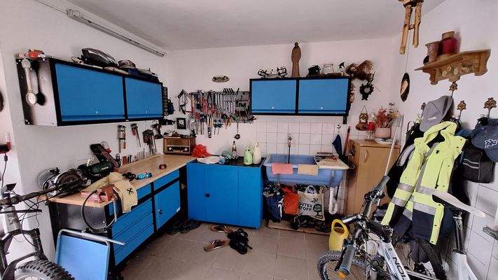 kleine Werkstätte in Garage