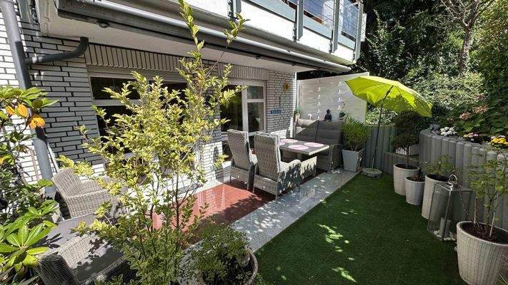 Terrasse mit elektr. Sonnenmarkise