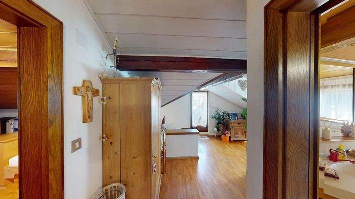 Leifers-Laives-4-Zimmer-Wohnung-quadrilocale-Leifers-Zentrum-Laives-Centro-mit-Garten-con-giardino-zwei-Stöcke-due-piani-Balkon-balcone-Bozen-Umgebung-bolzano-verkaufen-vendesi