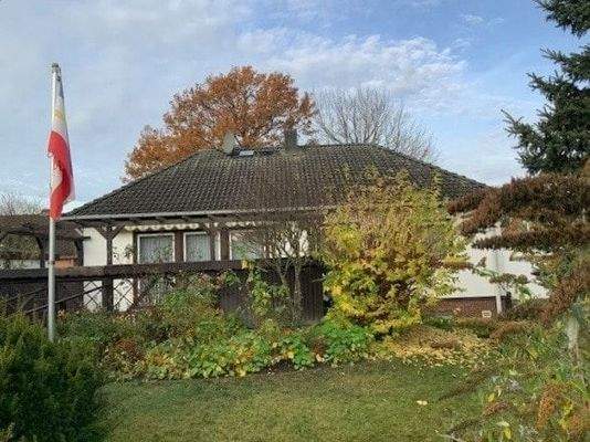 Blick vom Garten auf die Terrasse