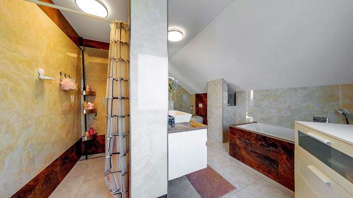 Badezimmer - Dachgeschoss