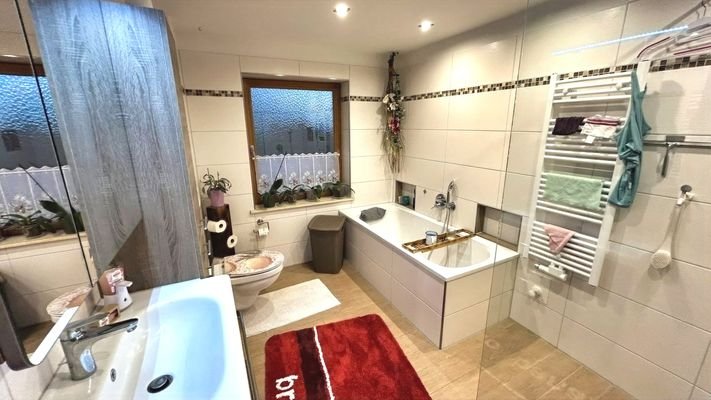Wannen- und Duschbad EG