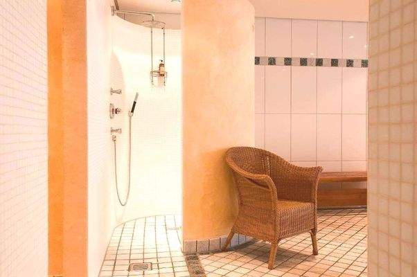 UG Dusche bei den Saunen