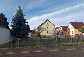 Ostansicht und Umgebungsbebauung