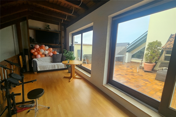 Aufgang Terrasse - KI