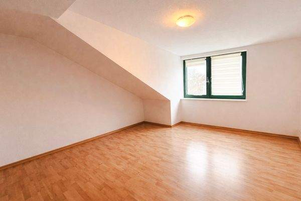 Wohnzimmer mit Tageslicht