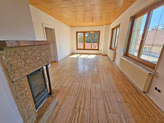 Wohnzimmer im OG mit Kamin