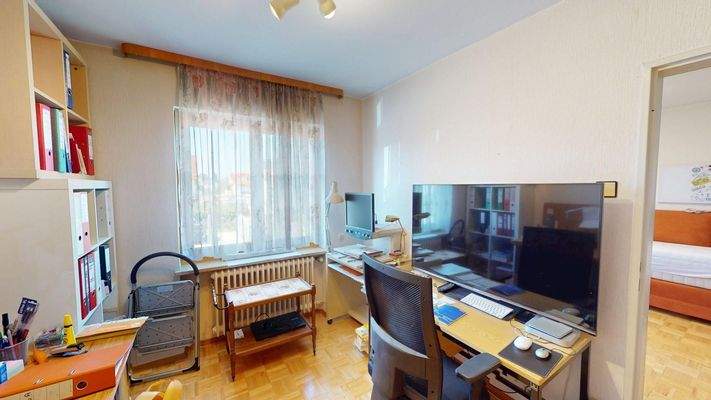 angrenzendes Büro OG 