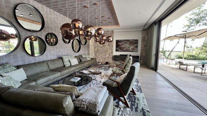 Wohnzimmer, offen zum Pool