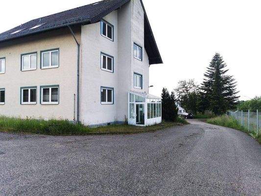 Verwaltungs Gebäude