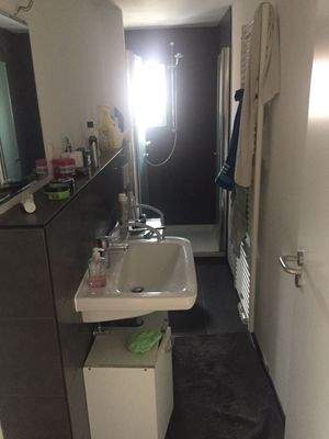 2. OG links - Badezimmer