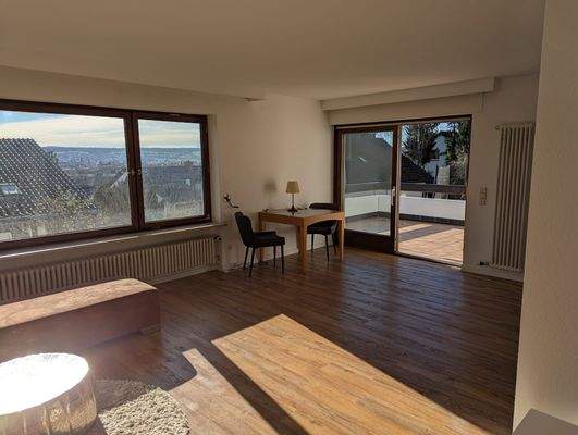 Wohnzimmer Esszimmer mit Zugang zum Freisitz.jpg