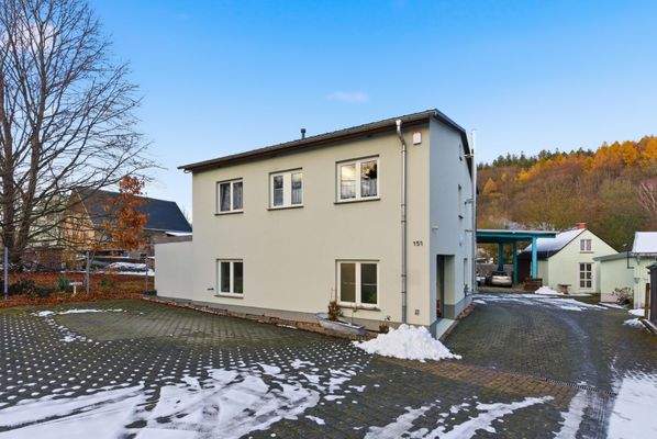 Einfahrt in das Objekt