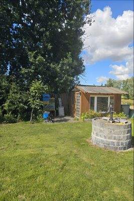 Brunnen und Schuppen