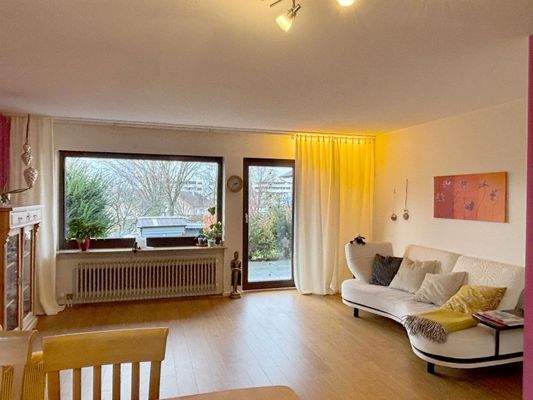 Wohnzimmer mit Gartenzugang