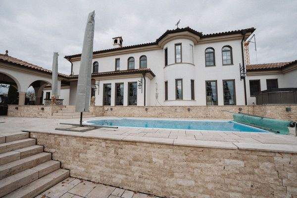 Außenansicht / Außenpool