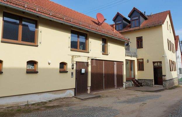 Nebengebäude mit ELW