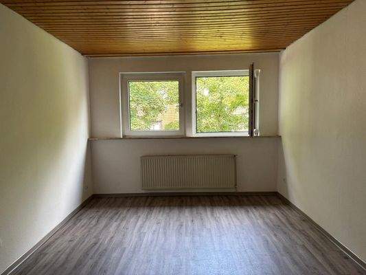 Helles Zimmer mit Fenster