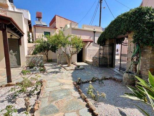 Kreta, Neapoli: Stadthaus mit Garten und Terrasse zu verkaufen