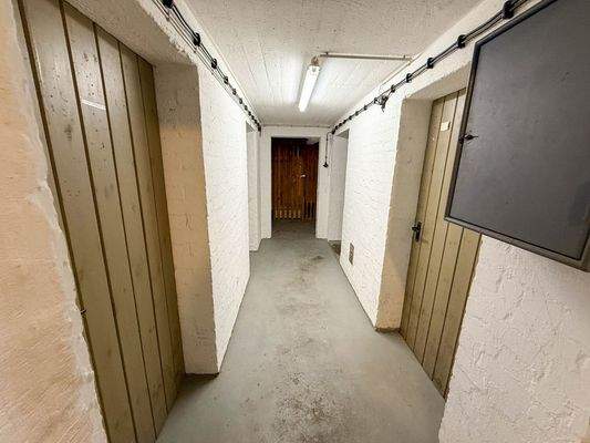 Gemeinschaftlicher Flur im Keller